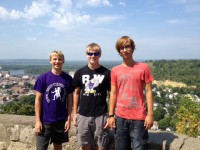 /album/niki-v-red-wing/pekne-schodiky-ja-so-svojimi-bratmi-jpeg2/